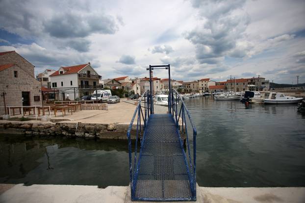 Betina na otoku Murteru spremno očekuje prve turiste