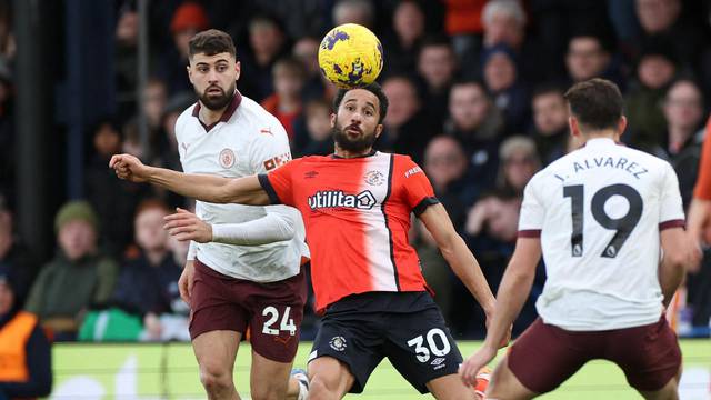 Premier League - Luton Town v Manchester City