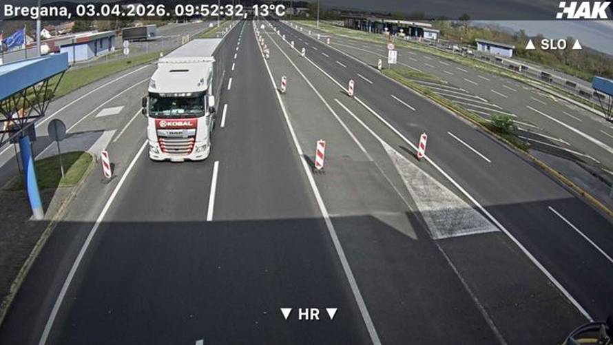 FOTO Na granicama višesatne kolone uoči uskrsnog vikenda