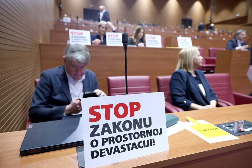 Zagreb: Sabor raspravlja o paketu građevinskih zakona
