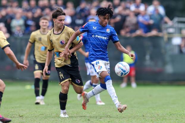 Dinamo Predavac i Dinamo Zagreb sastali se u &scaron;esnaestini finala Hrvatskog nogometnog kupa