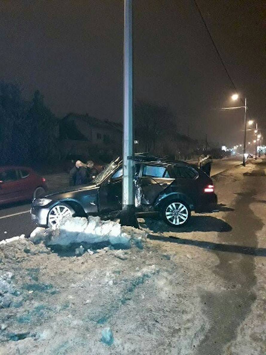 Teška nesreća: Auto naletio na policajce dok su radili očevid