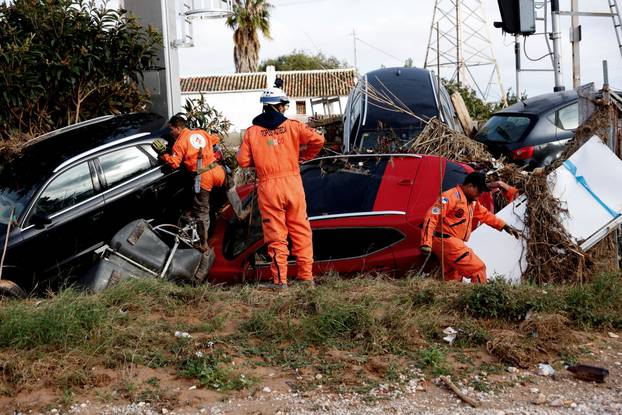 Mexico's ‘Topos Azteca’ rescue team search for missing people after Valencia floods