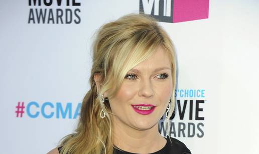 Kirsten Dunst: Bilo je odvratno poljubiti se s Bradom Pittom