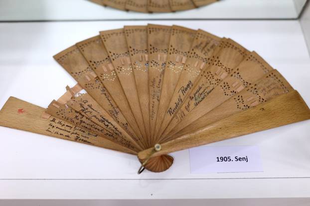 Rijeka: Izložba Muzeja spomenara pod nazivom "Tko se voli taj si piše"