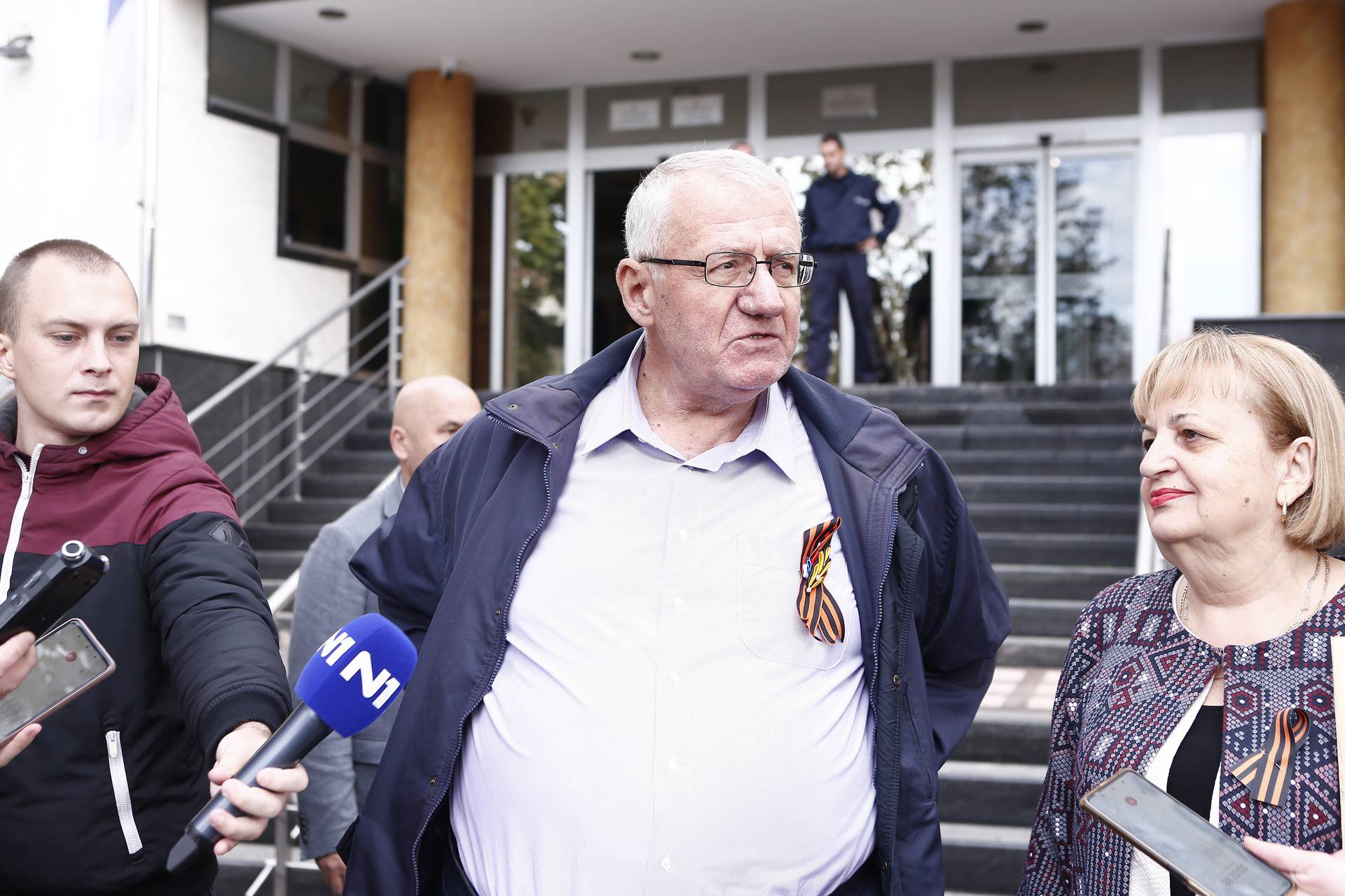 Beograd: Vojislav Šešelj dao izjavu za medije nakon saslušanja tužilaštva Haškog suda