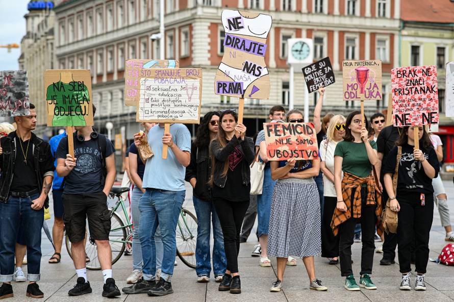 Zagreb: Prosvjednici na Trgu bana Josipa Jelačića