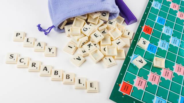 Zaigrajte Scrabble s ukućanima i prijateljima i super se zabavite