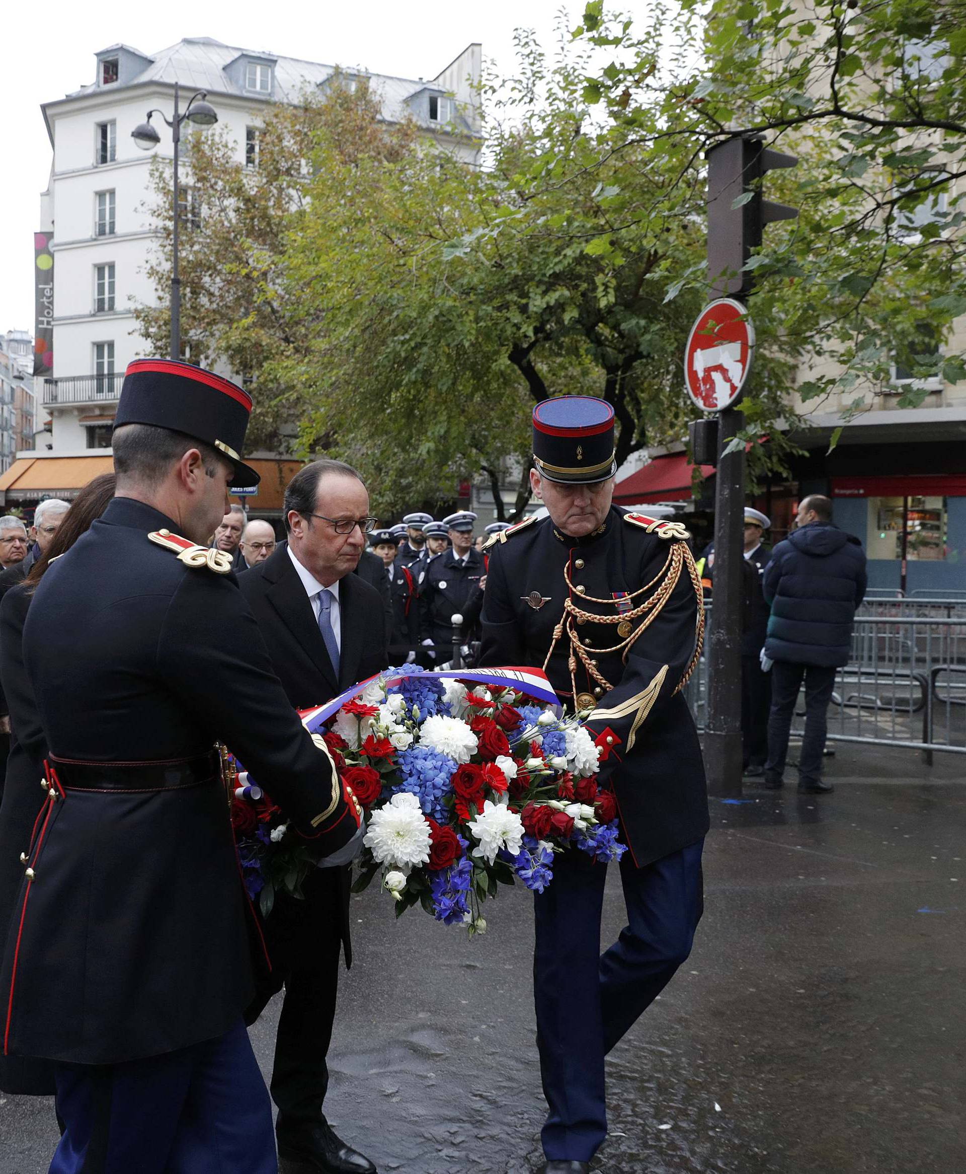 French President Francois Hollande and Paris Mayor Anne Hidalgo unveil a commemorative plaque next to the "A La Bonne Biere" cafe