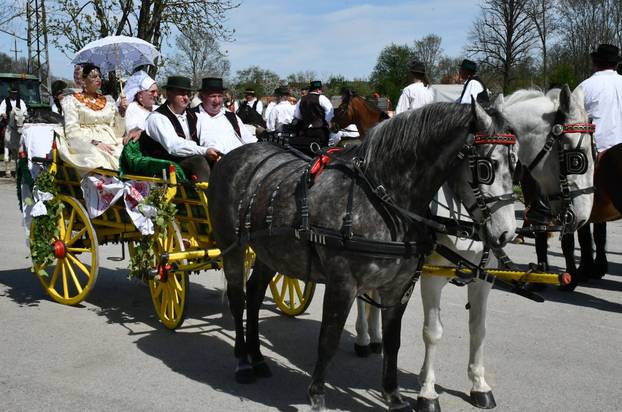 U Velikoj Kopanici održana manifestacija Uskrsno jahanje 
