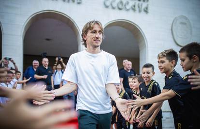 Modrić u Mostaru: Došao je s tjelohraniteljima, nakon 20 godina i izazvao pravu ludnicu!