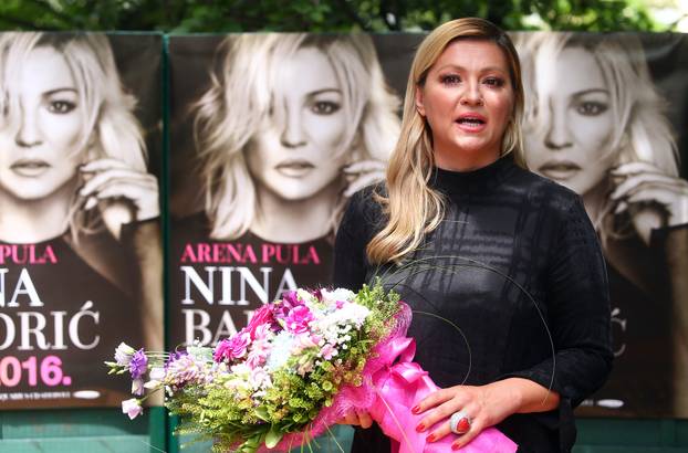 Zagreb: Druženje novinara s Ninom Badri? povodom 20-godišnjice karijere