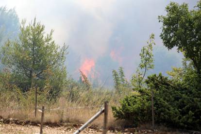 FOTO Velika borba za kuće kod Skradina, sve snage na terenu. Evo kako sad izgleda požarište