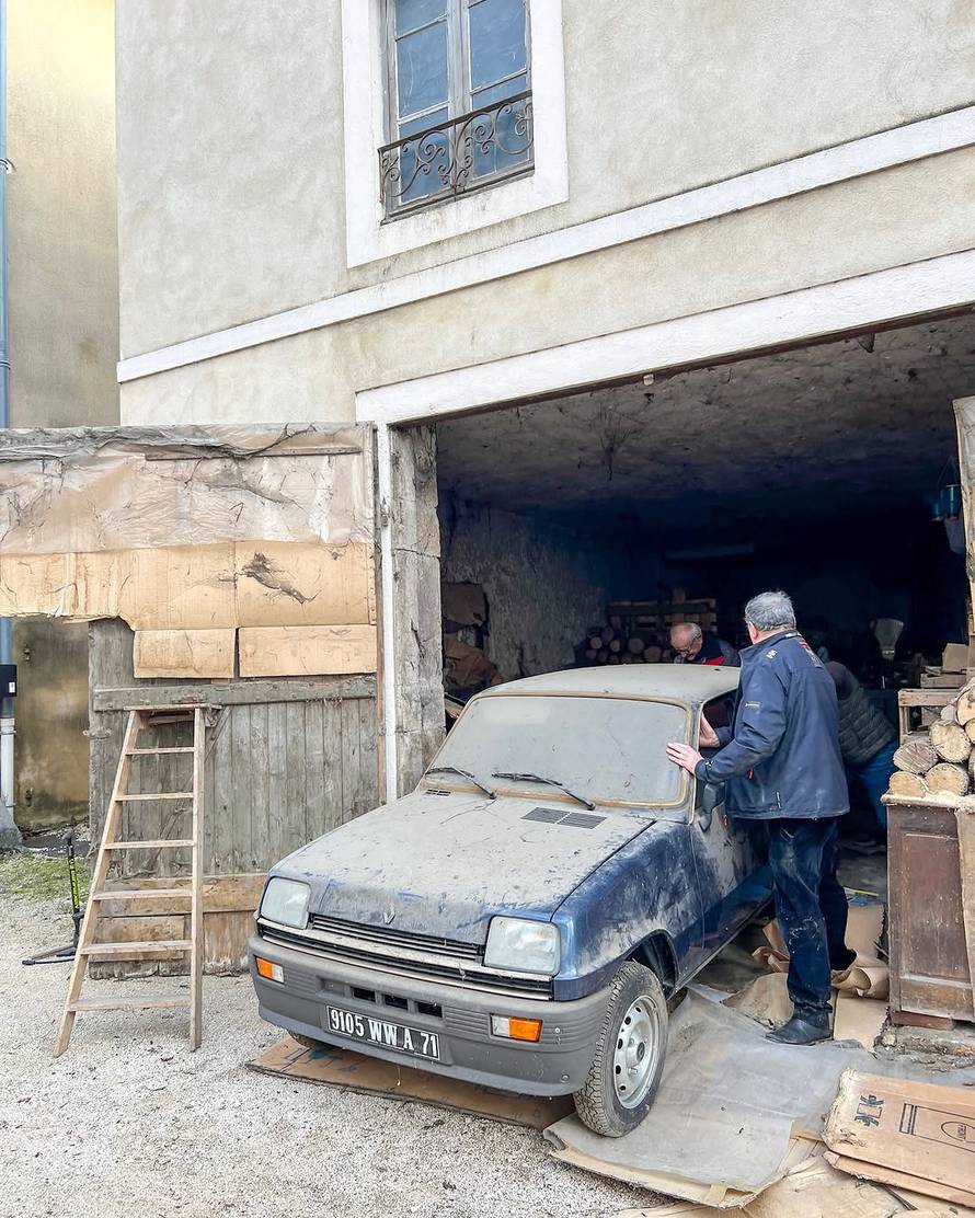 ČUDO IZ FRANCUSKE U garaži su našli novi Renault 5, nakon 43 godine prešao je 12 kilometara
