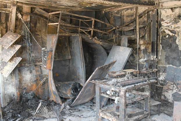 Nakon velikog požara tvornica Baumit u Siraču potpuno je uništena