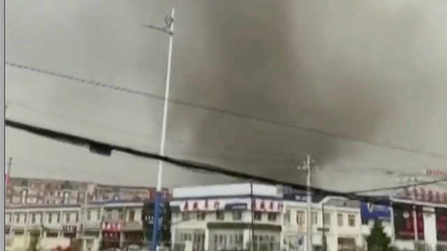 Apokaliptične scene iz Kine: Tornado potpuno sravnio sela