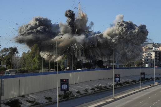 Iranska garda: Po&ccaron;injemo s napadima na Boeing, Microsoft, Google, Teslu... Evakuirajte se!