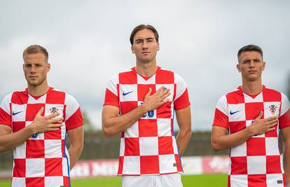 Nogometaši i nogometašice iz lokalnih klubova zvijezde Croatijinog TV spota za Katar