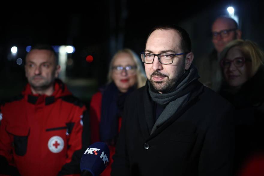 Tomislav Toma&scaron;evi&cacute; u obilasku Prihvatili&scaron;ta za besku&cacute;nike