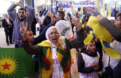 Kurdi provalili u EU parlament, traže potporu protiv ISIL-a