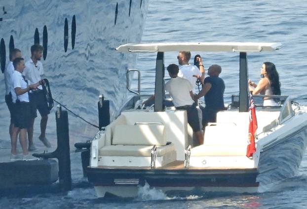 Jeff Bezos i zaručnica Lauren poletjeli helikopterom s jahte i otišli iz Hrvatske
