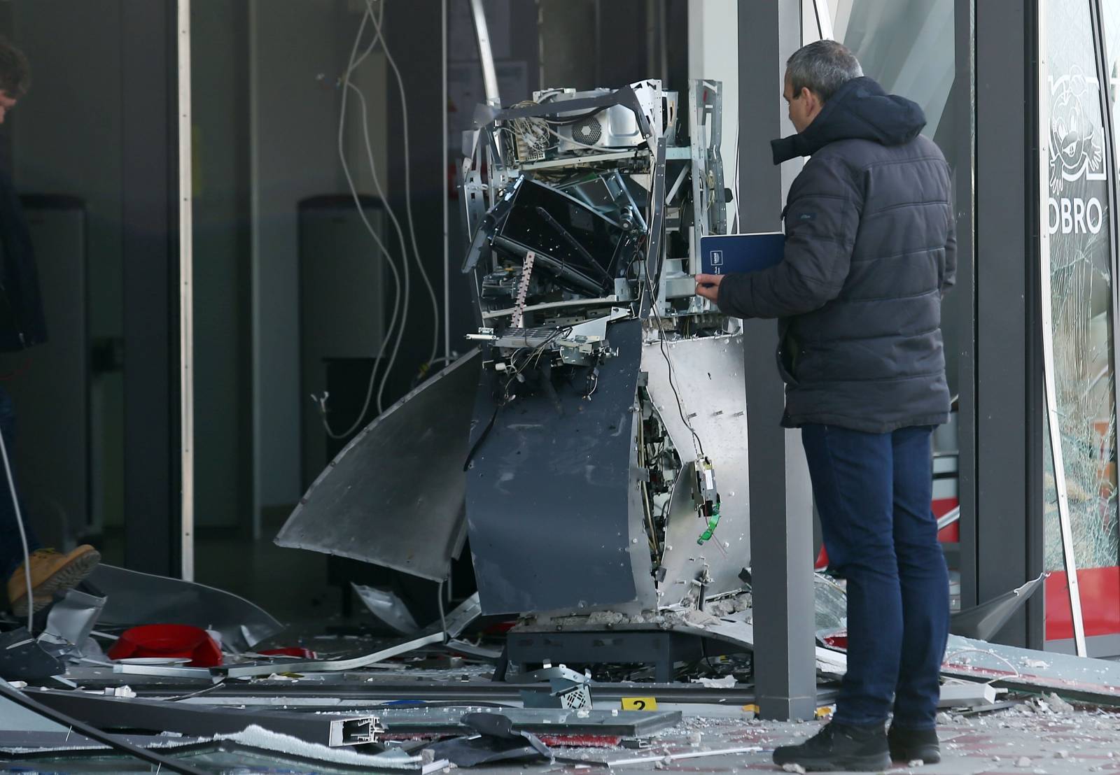 U PrimoÅ¡tenu ekplozivom raznijeli bankomat u trgovini Tommy