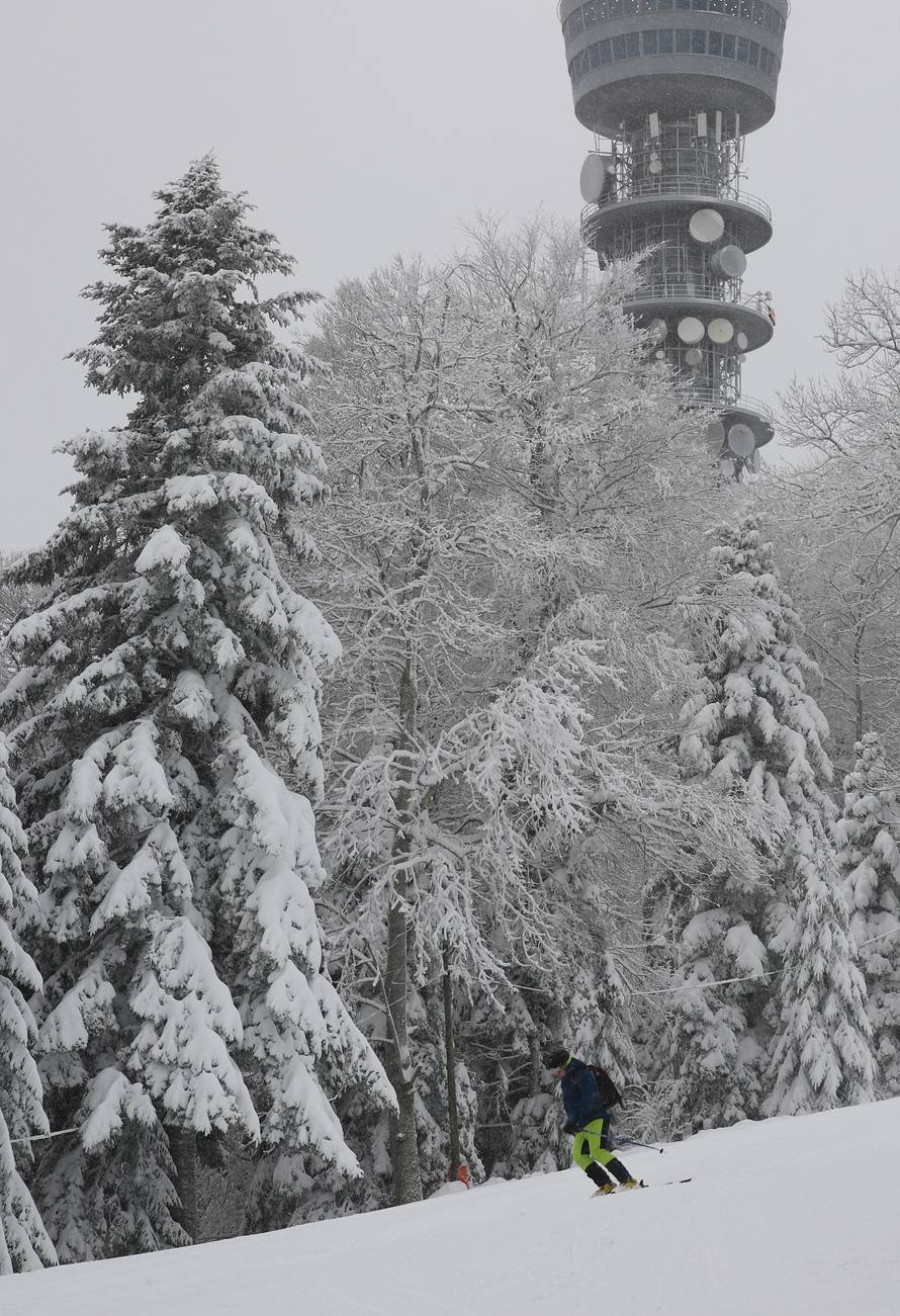 Zagreb: Započela skijaška sezona na Sljemenu 