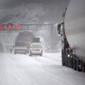 Najviše snijega u Crnom Lugu, padat će i danas, a probleme u prometu radit će ledena kiša