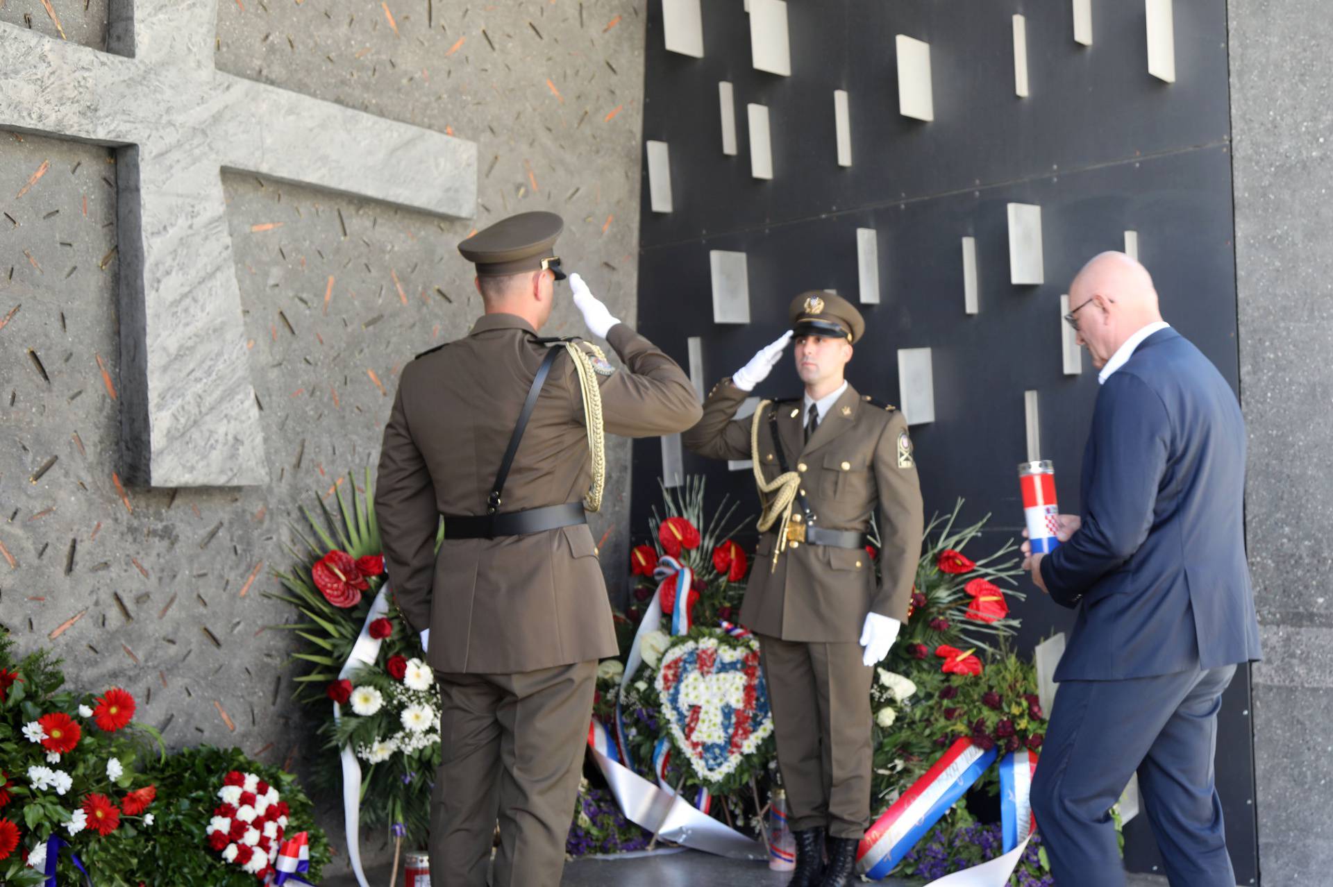 U Kninu svečano obilježen Dan logoraša i Dan Logora Knin