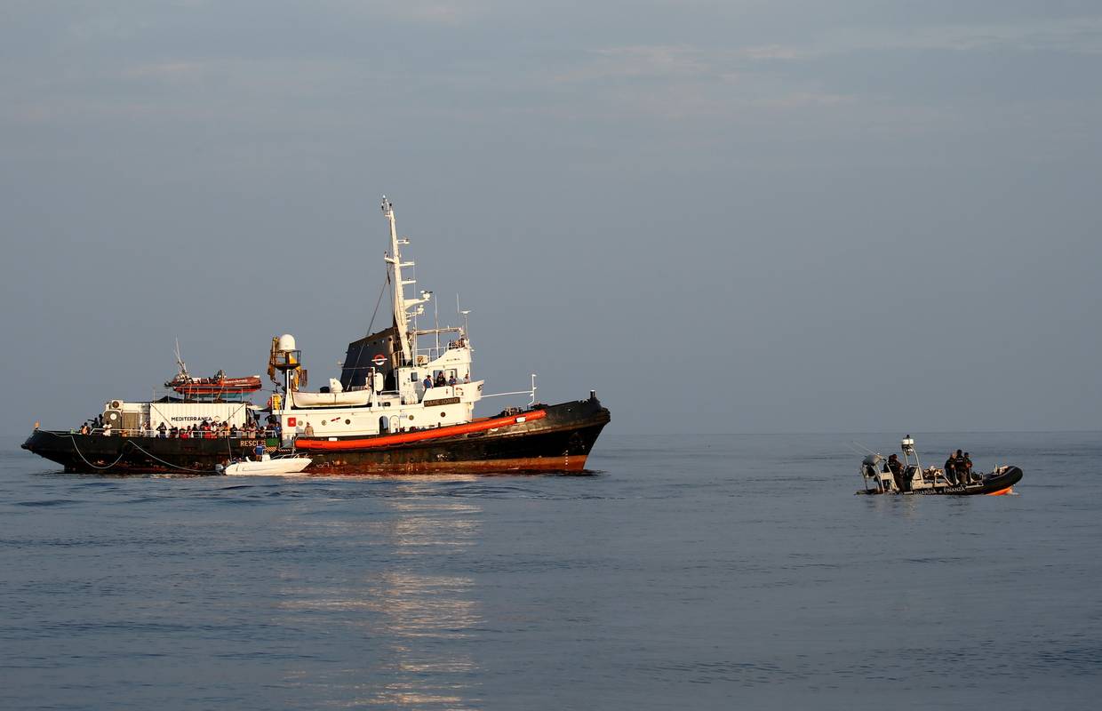 Više od 1000 migranata iskrcalo se na talijanski otok Lampedusu