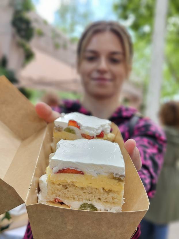 FOTO Ovi kolači bez mlijeka i jaja privlačili su pažnju slučajnih prolaznika