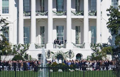 Bidenova unuka udala se u vrtu Bijele kuće, njegove službe se brane: To je privatni događaj!