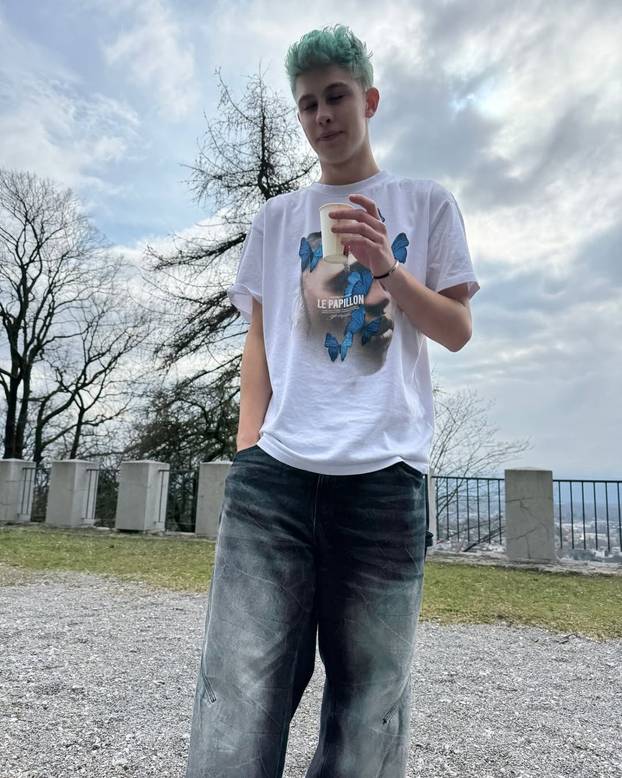 Tko su zvijezde nove hit serije 'Sram': Sjajno glume tinejdžere, neki imaju i preko 30 godina