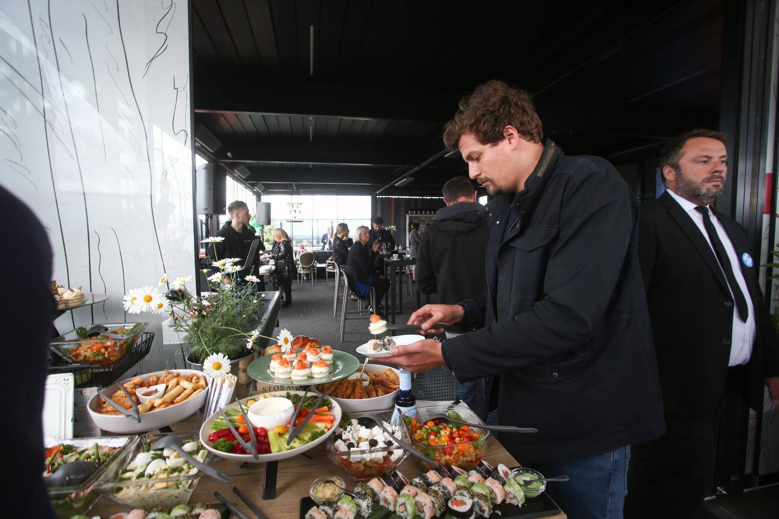 Zagreb: U restoranu Rooftop Lateral održana probna večera bez epidemioloških mjera