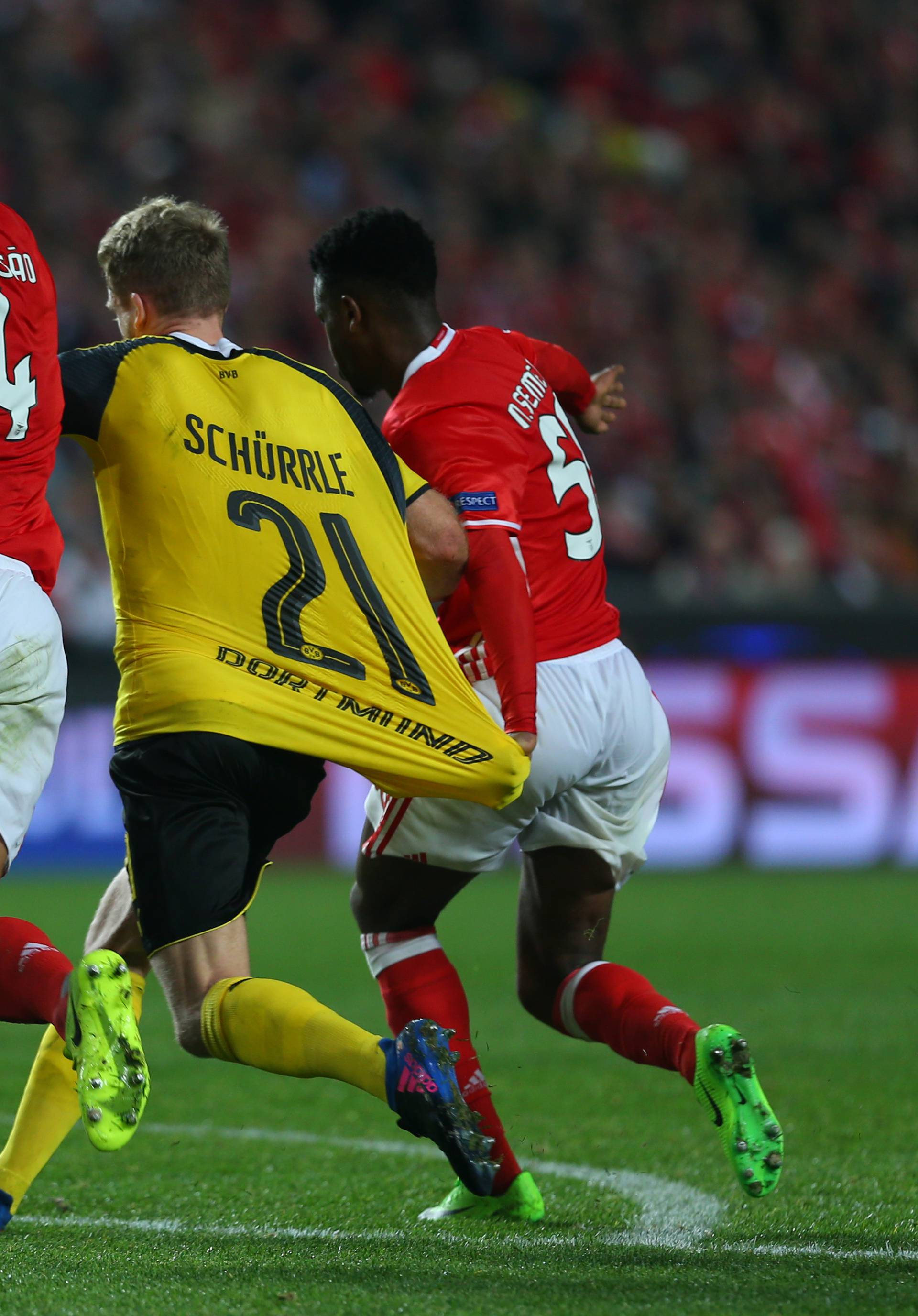 Benfica's Luisao and Nelson Semedo in action with Borrusia Dortmund's Andre Schurrle