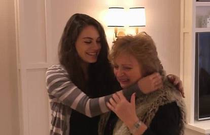 Zaplakali su: Mila Kunis platila svojim roditeljima obnovu kuće