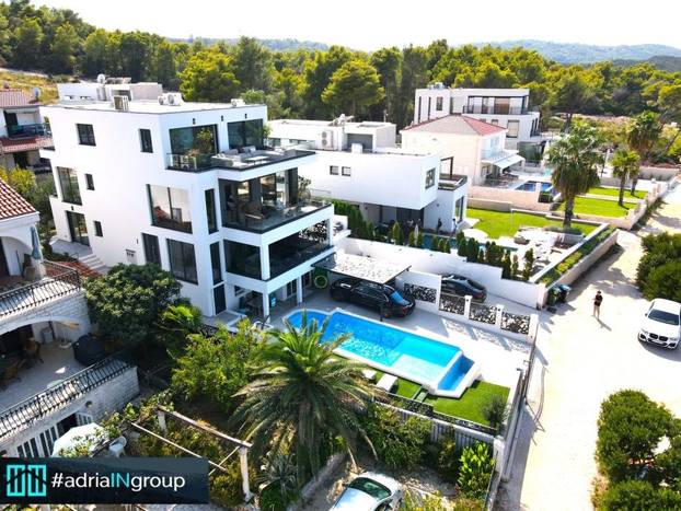 FOTO 'Holivudska' vila na Čiovu ima sve da se osjećate poput zvijezde, a toliko i košta