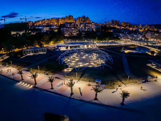 Noćne fotografije novouređenog Žnjanskog platoa