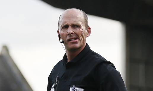 Čudna reakcija: Sudac Mike Dean navijao protiv Uniteda?