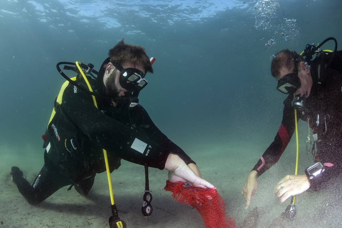 Hrvati i Slovenci čistili Jadran: 'Pod morem nema granica'