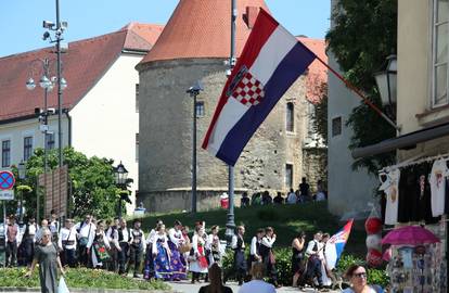 Sudionici Međunarodne smotre folklora zabavljali se na zagrebačkim ulicama