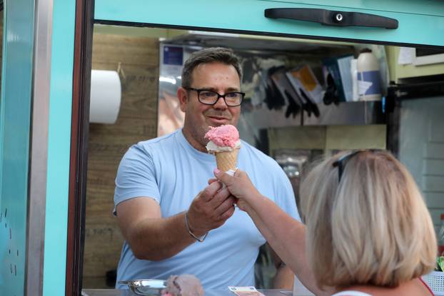 Njivice: Festival sladoleda na rivi