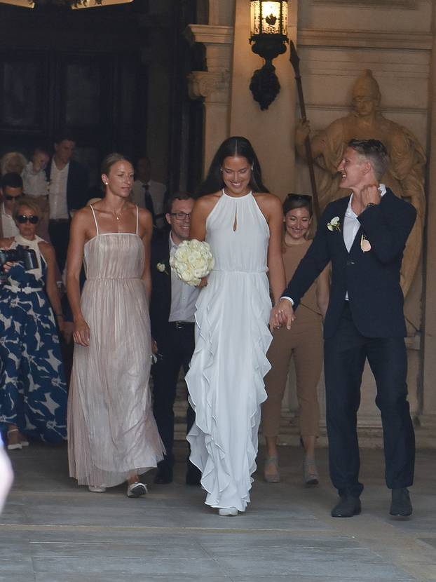 Manchester Utd and Germany National team player Bastian Schweinsteiger ties the know with his fiancee