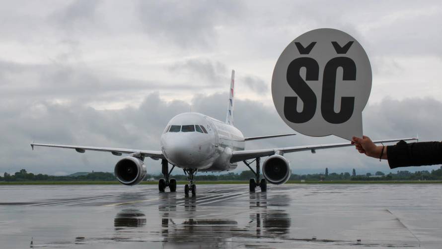 FOTO Letovci sletjeli u Hrvatsku pa pozirali u Mama ŠČ! avionu