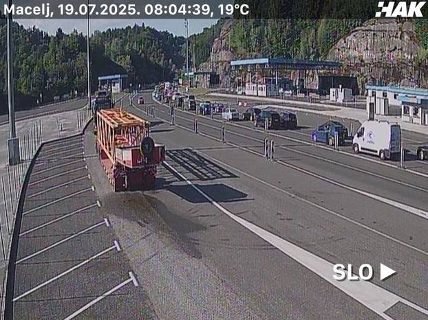 Pogledajte snimke s kamera: Gužve od jutra, na Lučkom čak 8 kilometara, na Trakošćanu 6 km