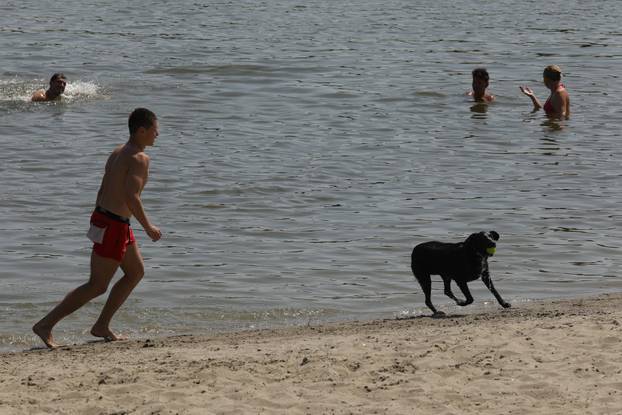 Osijek: Građani potražili osvježenje na Kopiki