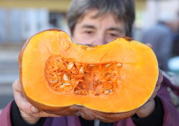 Šibenik: Ponuda vo?a i povr?a na tržnici
