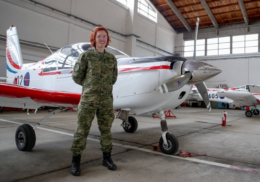 Bojnica Melita: Naše pilote učim zanatu i ganjam titulu misice