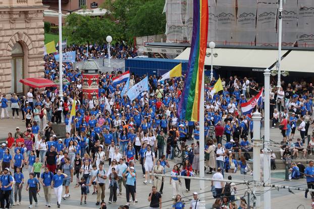 Zagreb: Dolazak hodočasnika Antunovskog hoda na Trg bana Josipa Jelačića