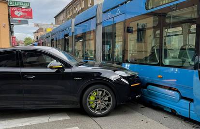 Sudarili se auto i tramvaj u Ilici